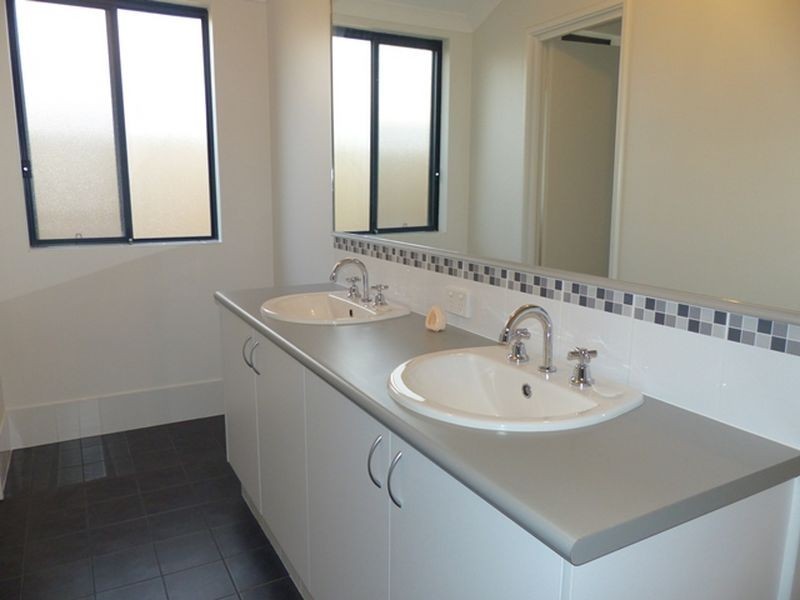 4 Barcelo Lane, Caversham WA 6055