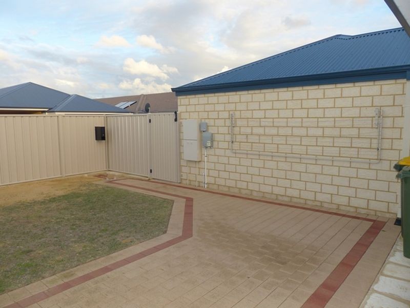 4 Barcelo Lane, Caversham WA 6055