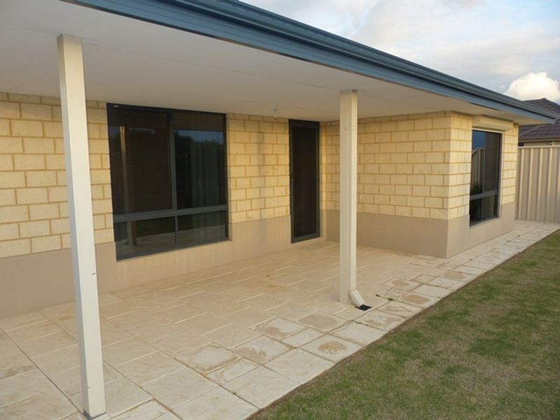 4 Barcelo Lane, Caversham WA 6055