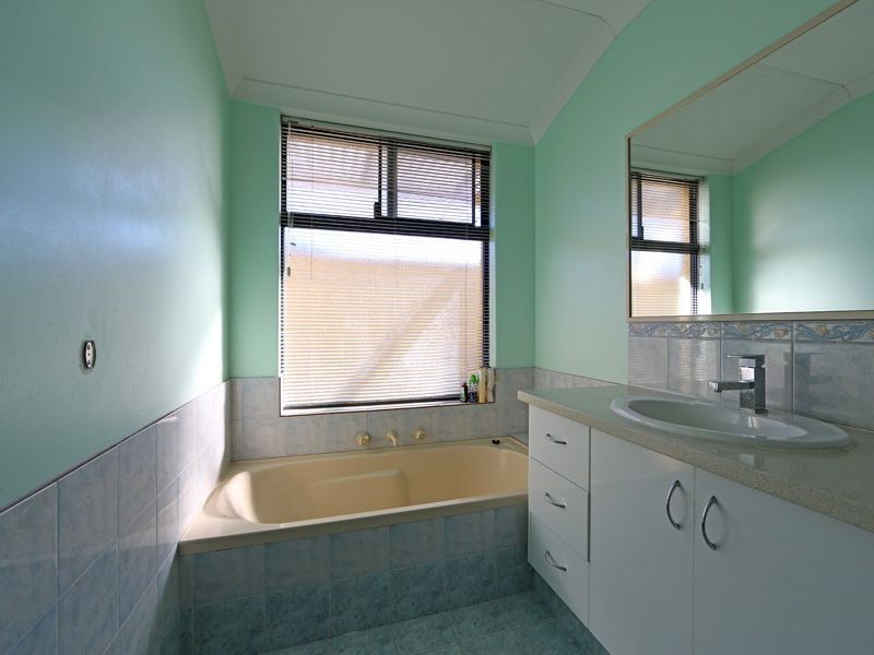 17 Narranbee Ridge, Tapping WA 6065