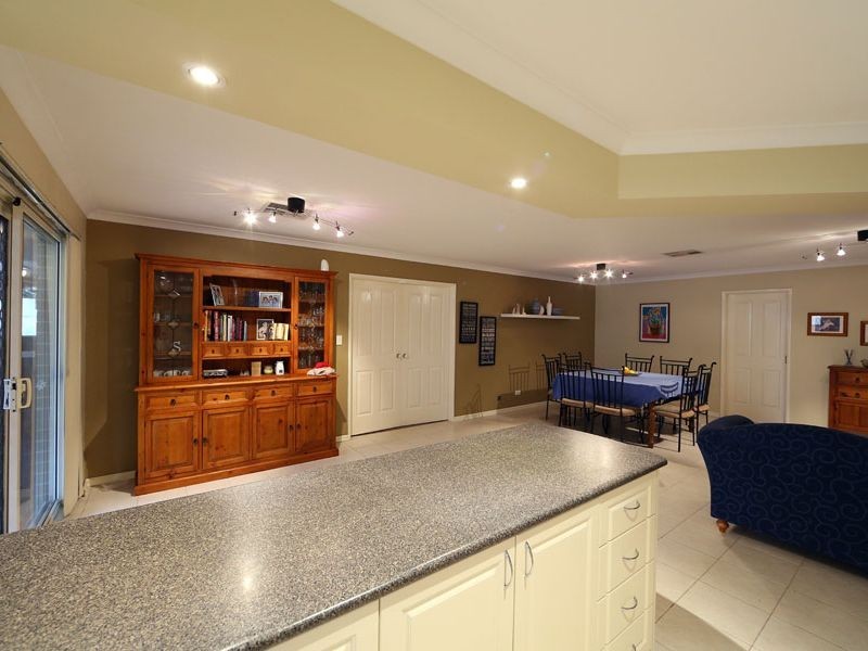 10 Yarrunga Close, Jane Brook WA 6056