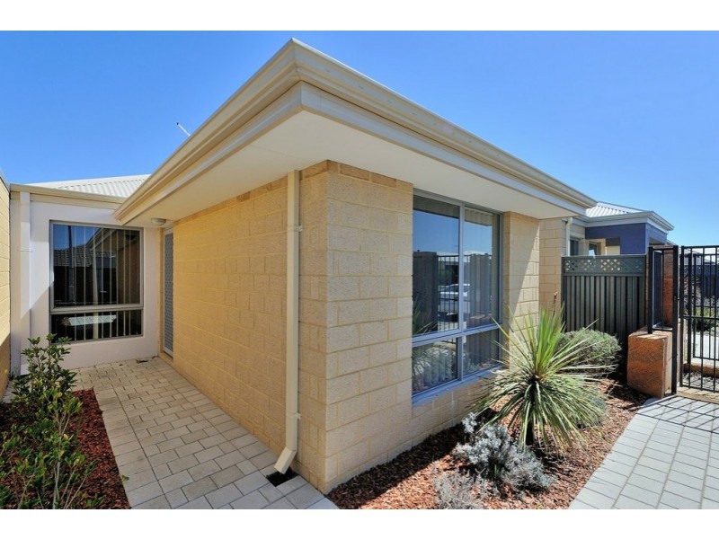 16 Plumosa Cres, Dayton WA 6055