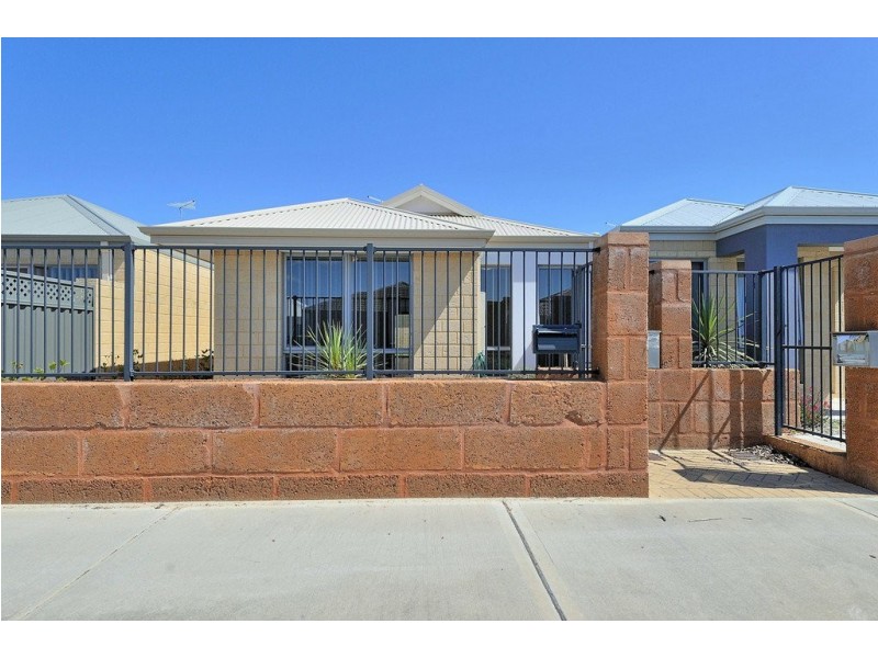 16 Plumosa Cres, Dayton WA 6055