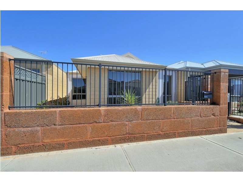 16 Plumosa Cres, Dayton WA 6055