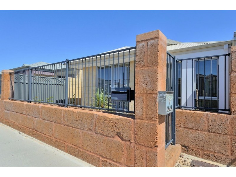 16 Plumosa Cres, Dayton WA 6055