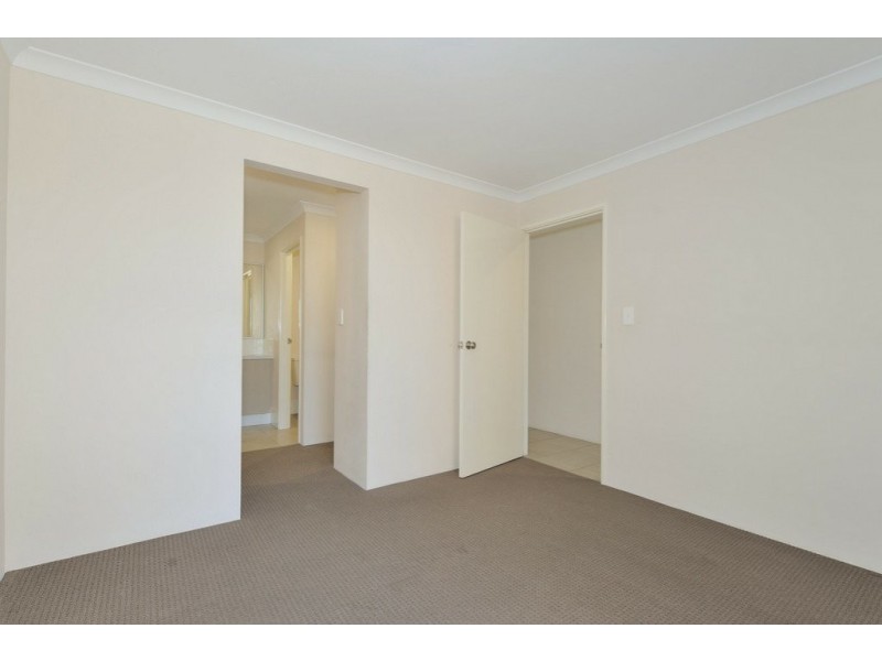 16 Plumosa Cres, Dayton WA 6055