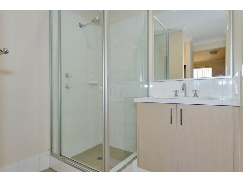 16 Plumosa Cres, Dayton WA 6055