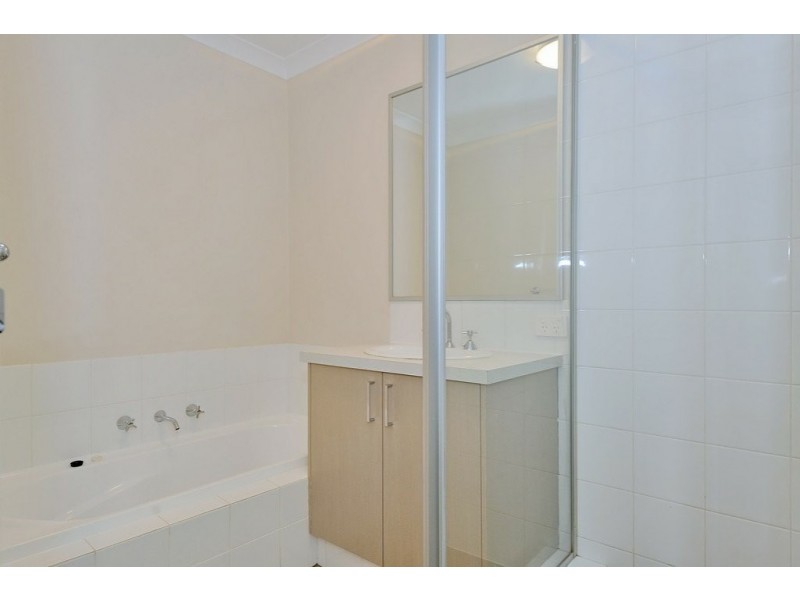 16 Plumosa Cres, Dayton WA 6055