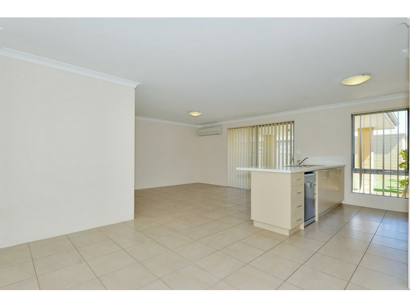 16 Plumosa Cres, Dayton WA 6055