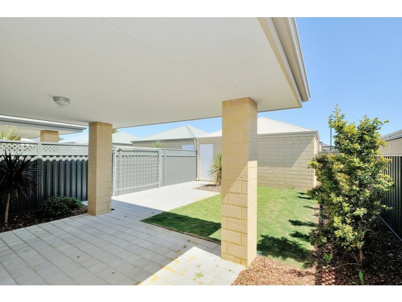 16 Plumosa Cres, Dayton WA 6055