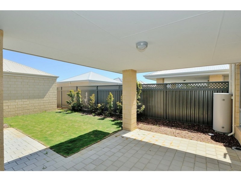16 Plumosa Cres, Dayton WA 6055