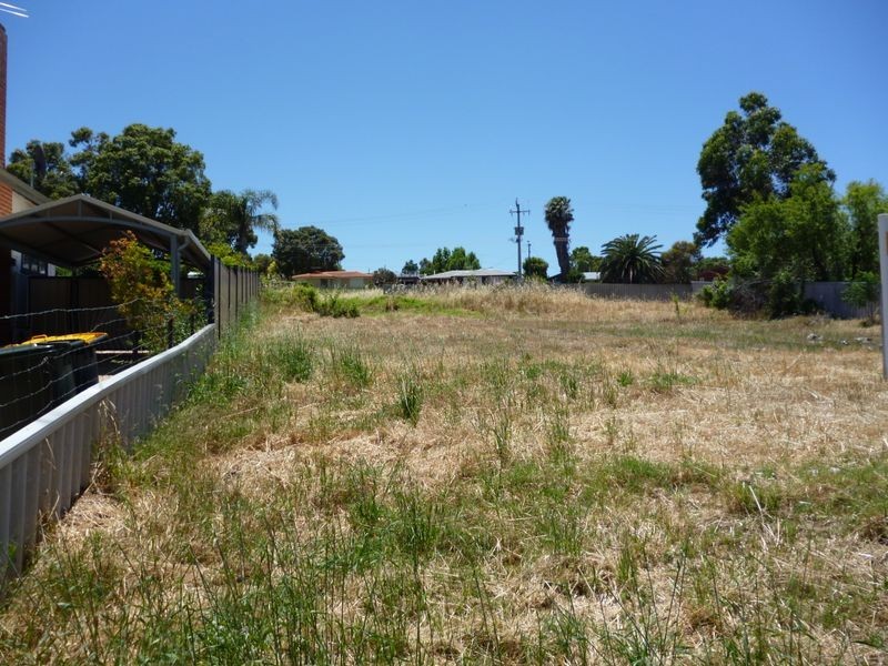9 Wangalla Road, Koongamia WA 6056