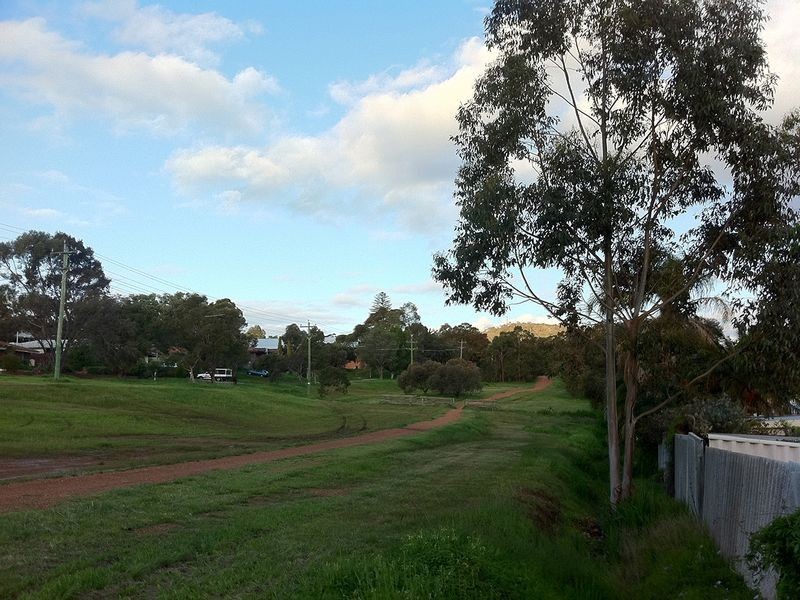9 Wangalla Road, Koongamia WA 6056