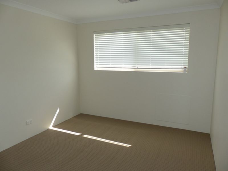 8 Aquaviva Circle, Viveash WA 6056