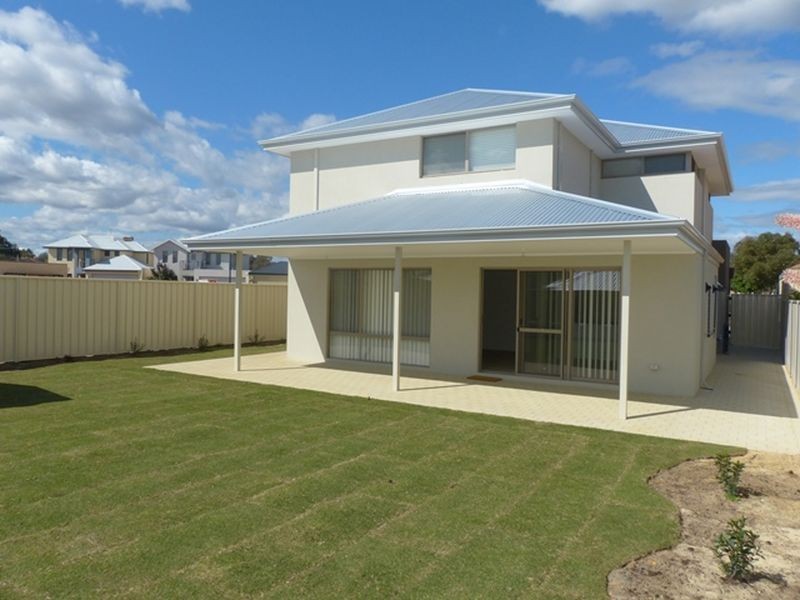 8 Aquaviva Circle, Viveash WA 6056