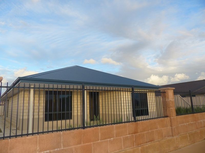 4 Barcelo Lane, Caversham WA 6055