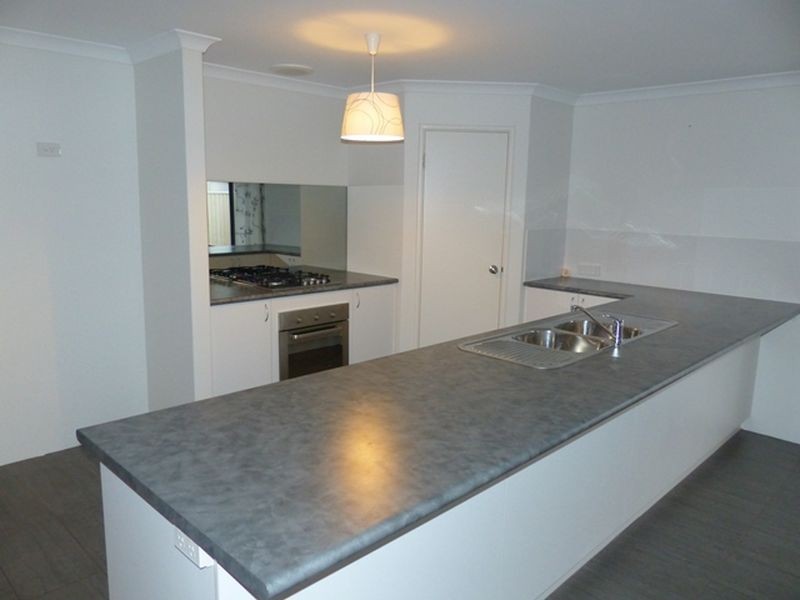 4 Barcelo Lane, Caversham WA 6055