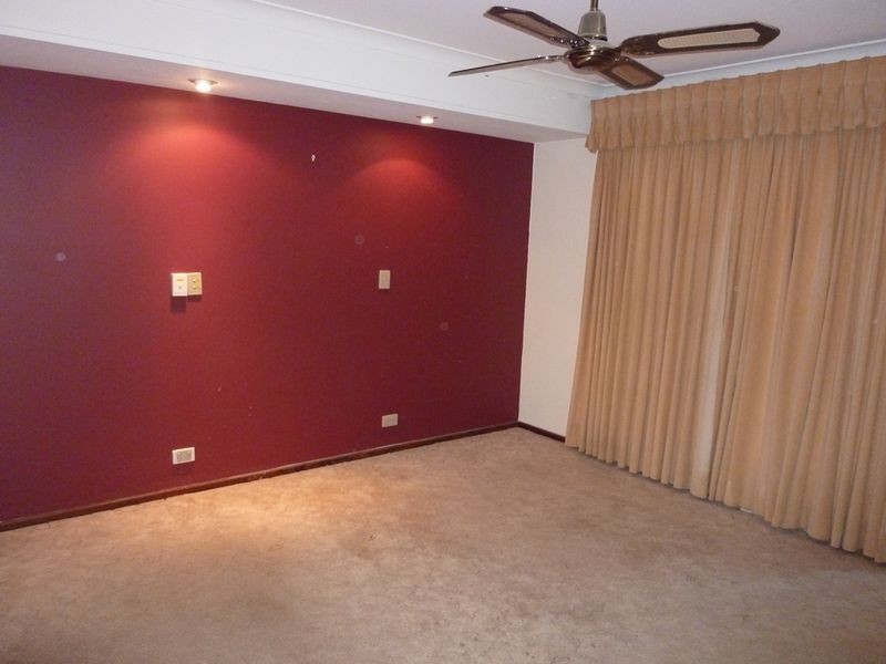 32 Christowe Drive, Swan View WA 6056