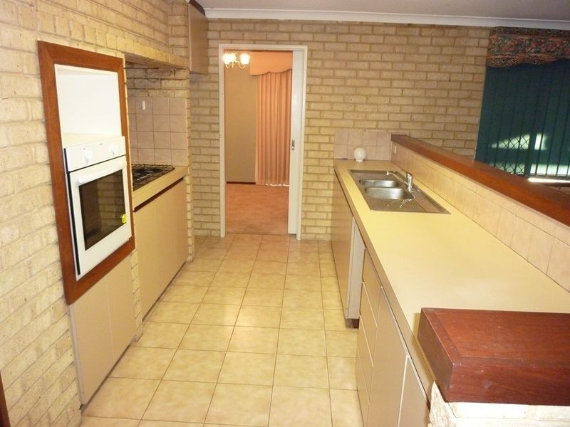 32 Christowe Drive, Swan View WA 6056