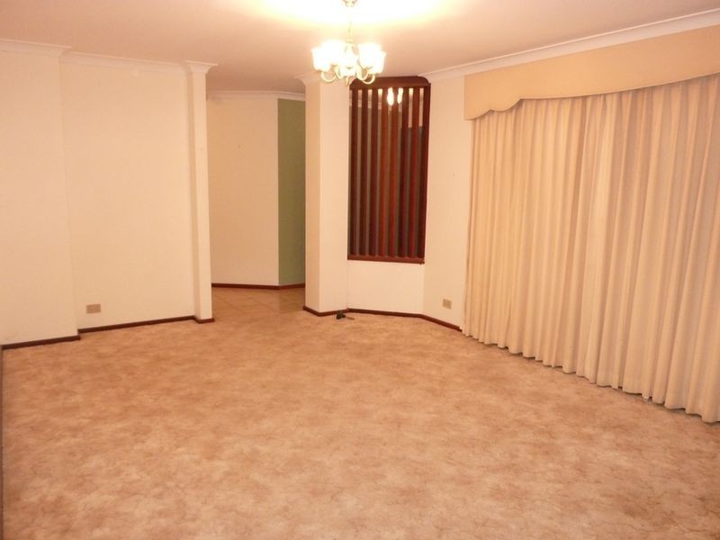 32 Christowe Drive, Swan View WA 6056