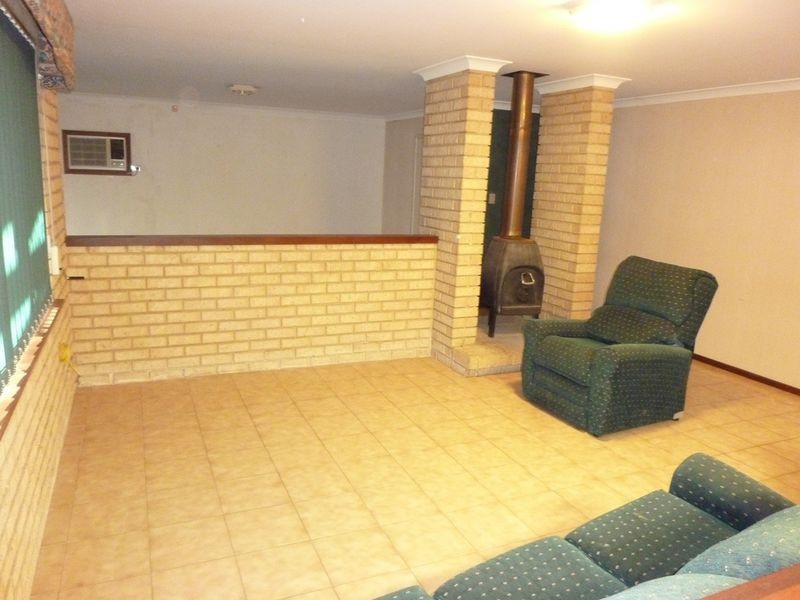 32 Christowe Drive, Swan View WA 6056