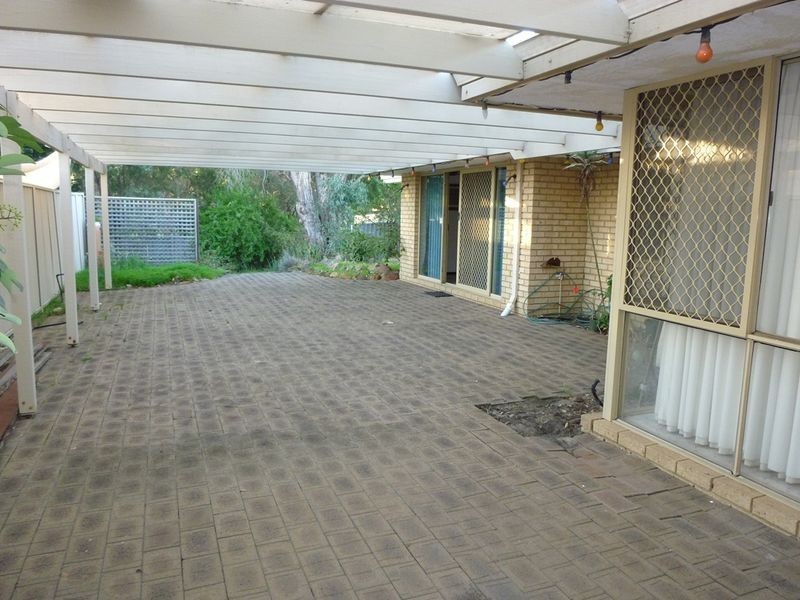 32 Christowe Drive, Swan View WA 6056