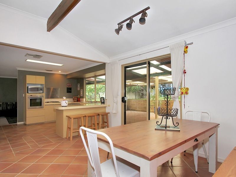 98 Talbot Road, Swan View WA 6056