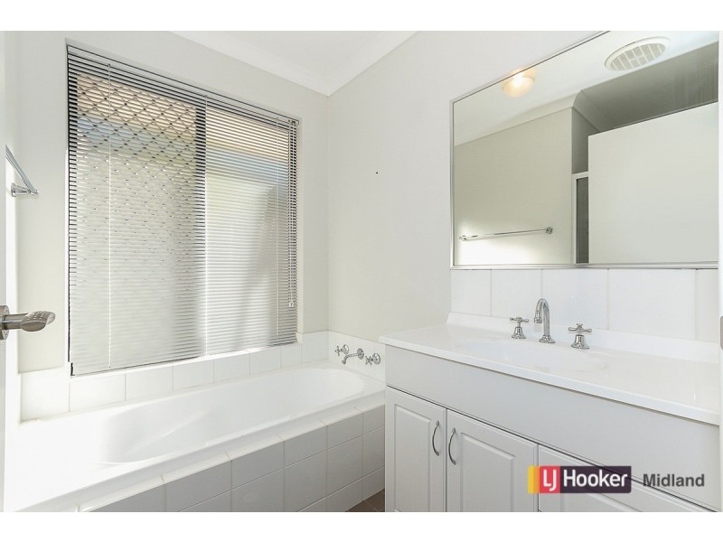Unit 4/42 Holmesdale Road, Woodbridge WA 6056