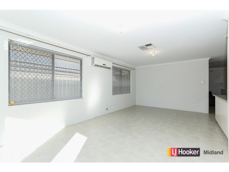 Unit 4/42 Holmesdale Road, Woodbridge WA 6056