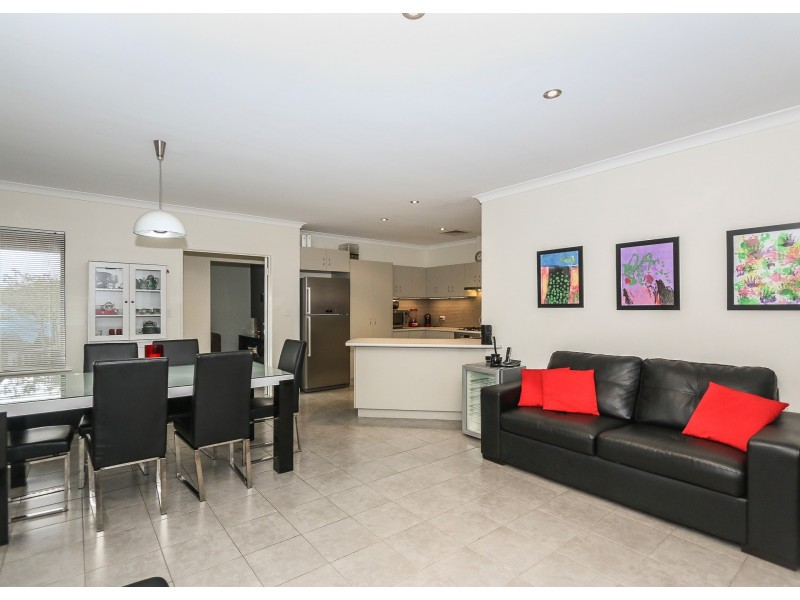 25A Wellaton Street, Midvale WA 6056