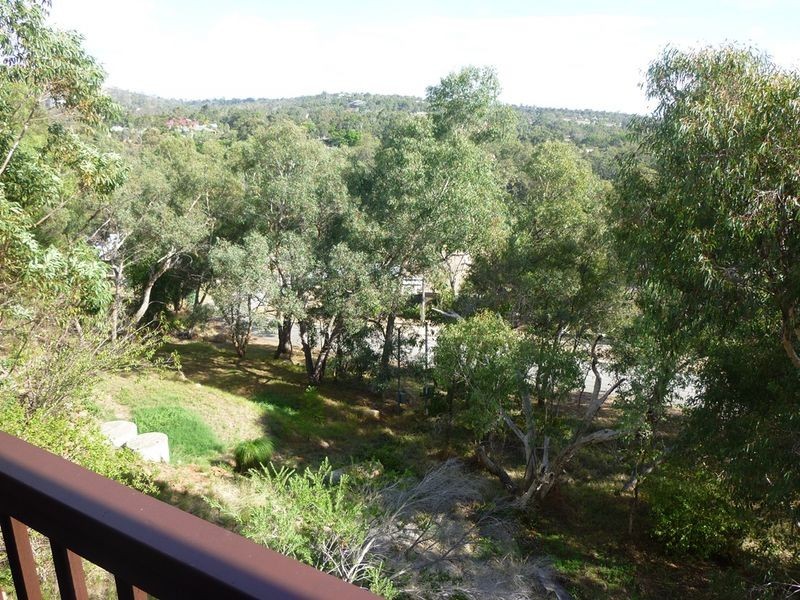 1 Easton Crt, Boya WA 6056