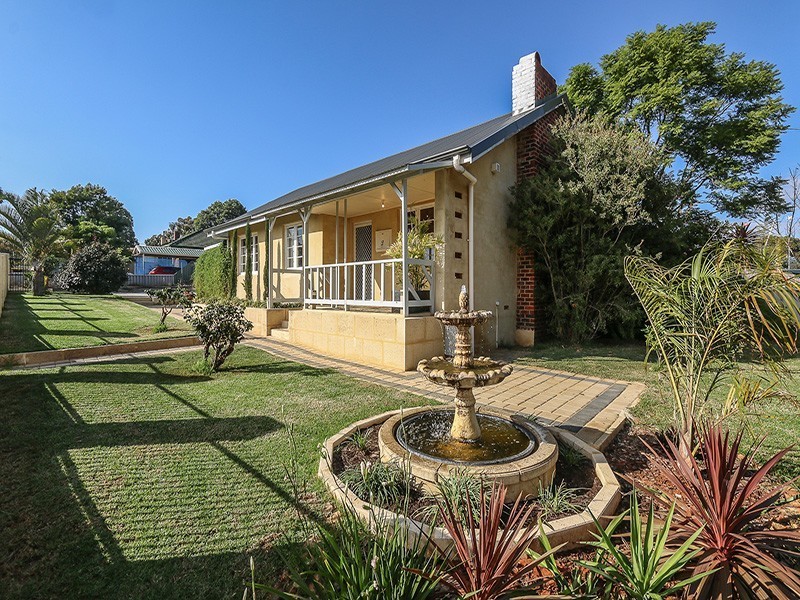 2 Coolga Road, Koongamia WA 6056