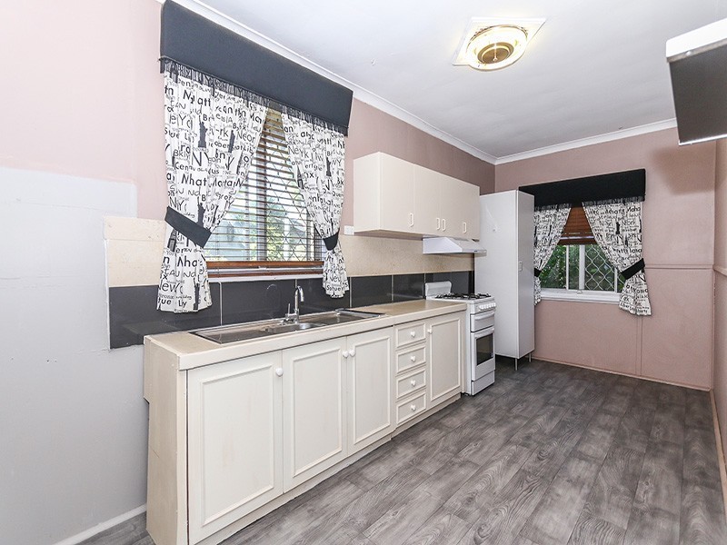 2 Coolga Road, Koongamia WA 6056