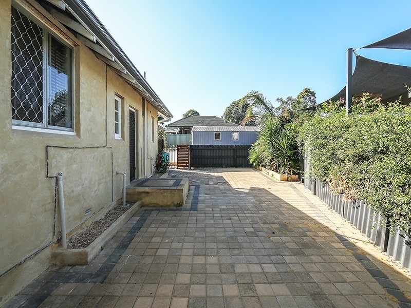 2 Coolga Road, Koongamia WA 6056