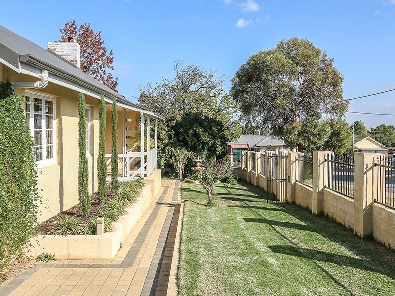 2 Coolga Road, Koongamia WA 6056