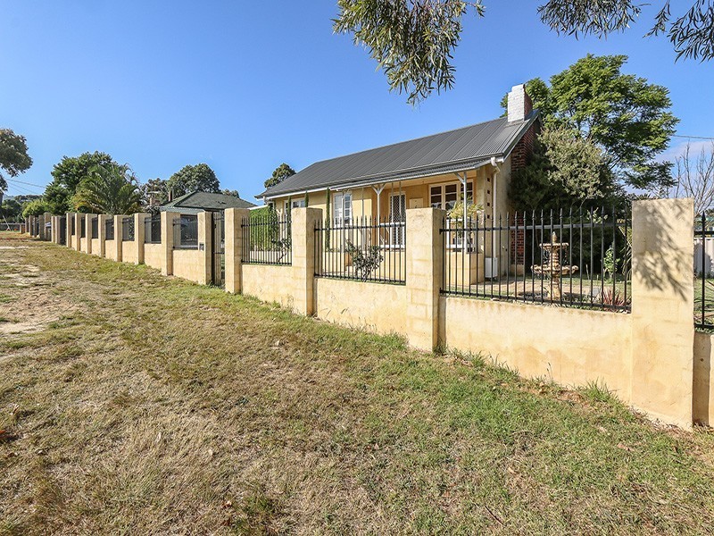 2 Coolga Road, Koongamia WA 6056