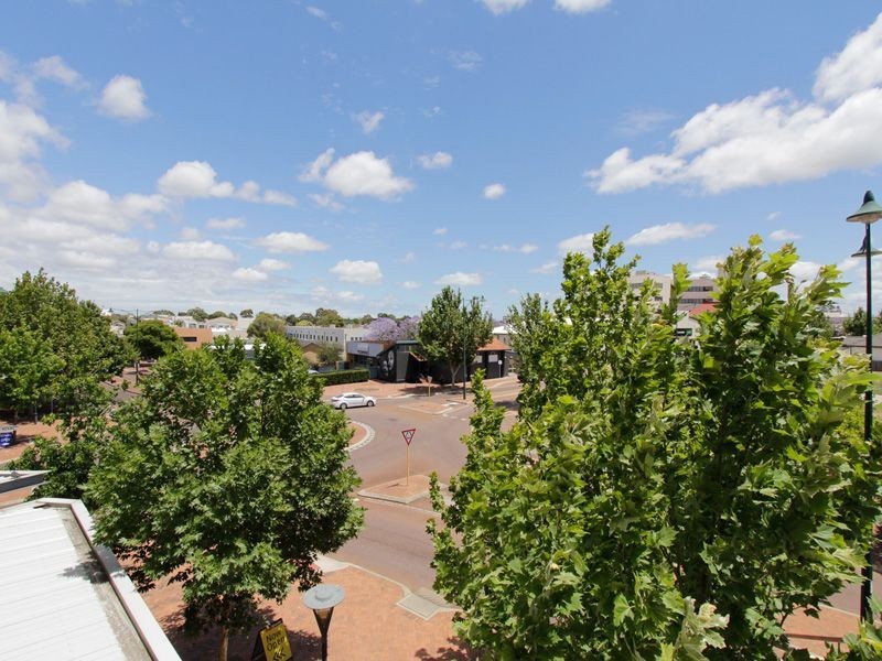 U24/42 The Crescent, Midland WA 6056