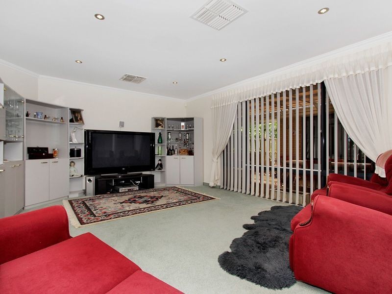 20 Santorini Turn, Ellenbrook WA 6069