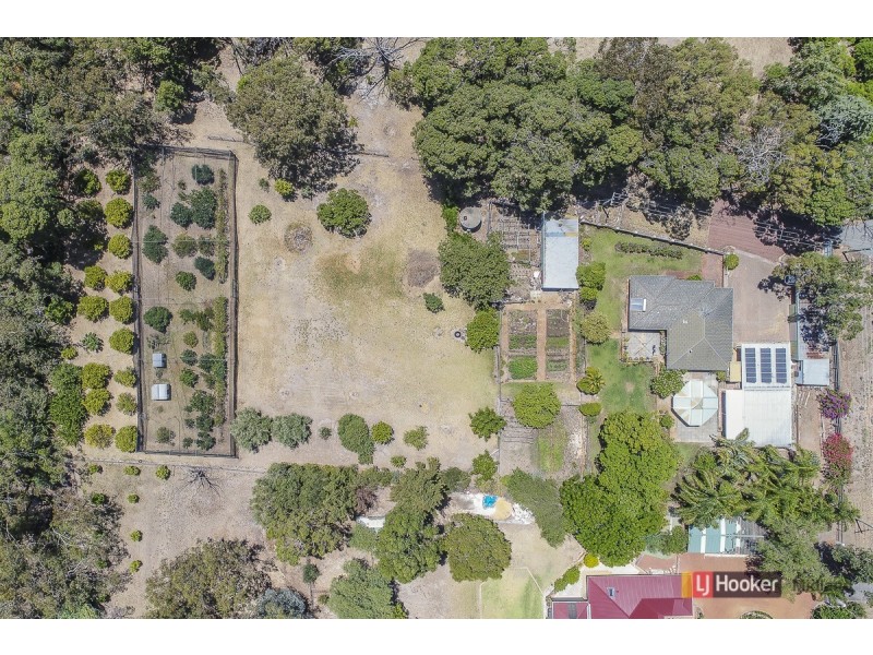 21 The Crescent, Helena Valley WA 6056