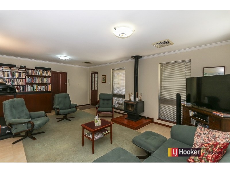21 The Crescent, Helena Valley WA 6056