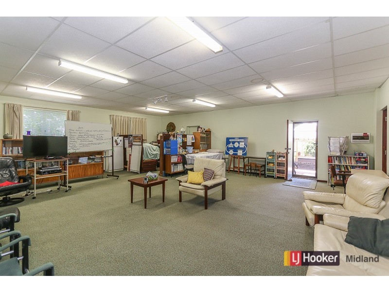 21 The Crescent, Helena Valley WA 6056