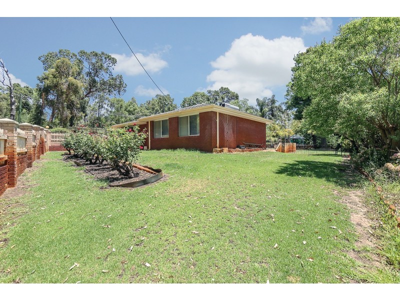 21 The Crescent, Helena Valley WA 6056