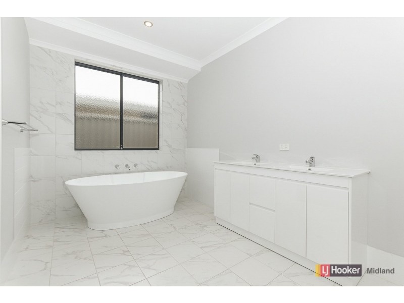 152 Bernborough Ave, Caversham WA 6055