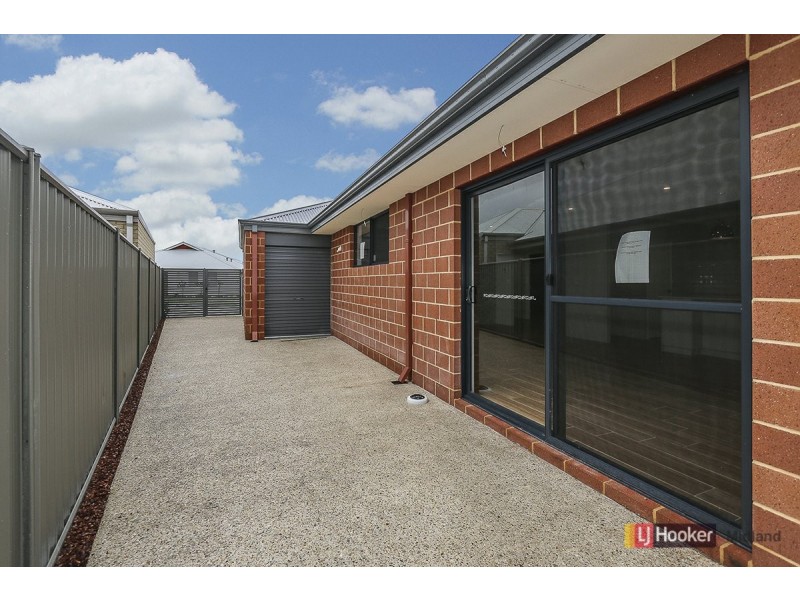 152 Bernborough Ave, Caversham WA 6055