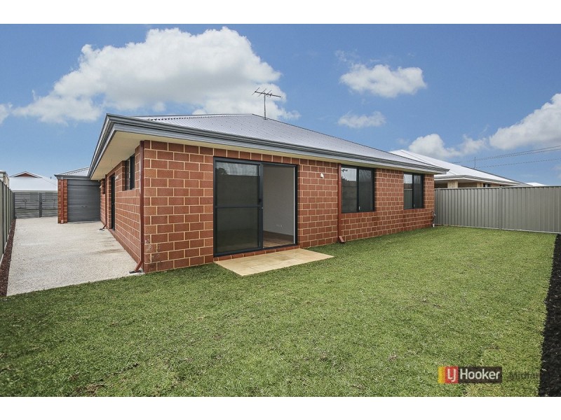 152 Bernborough Ave, Caversham WA 6055