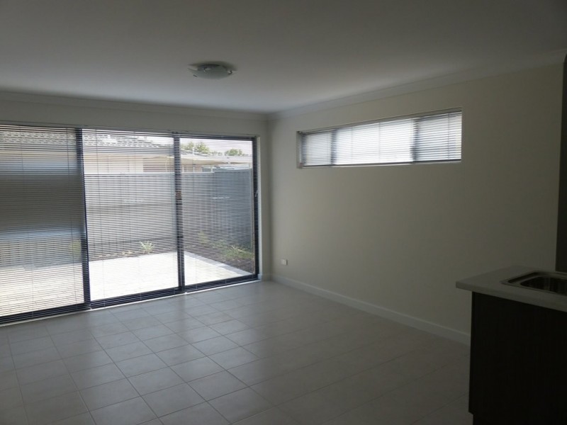 Unit 2/42 Wroxton Street, Midland WA 6056