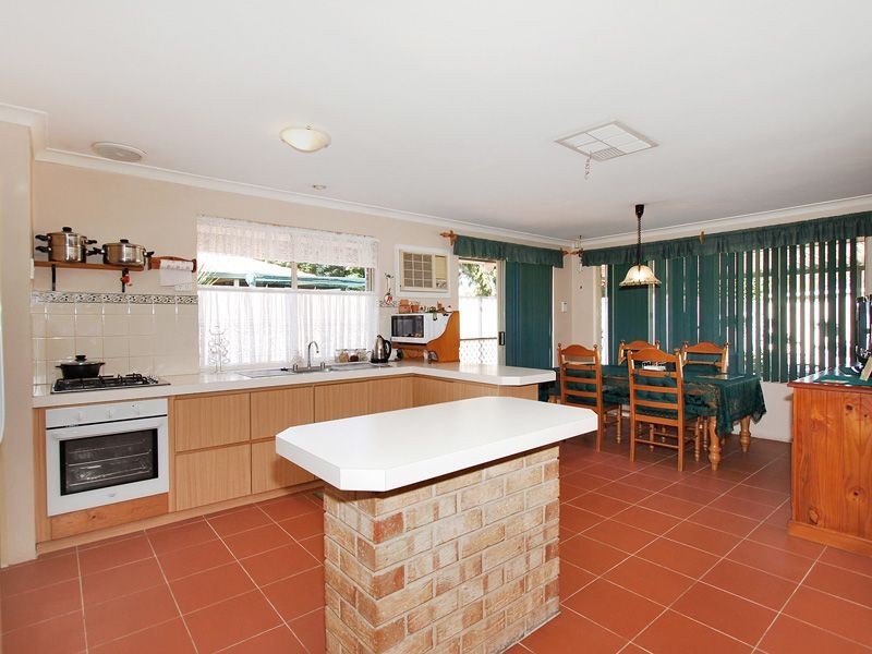 25 Beenan Elbow, South Guildford WA 6055
