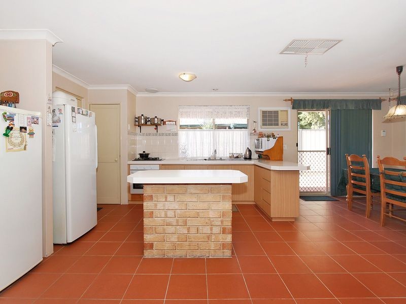 25 Beenan Elbow, South Guildford WA 6055