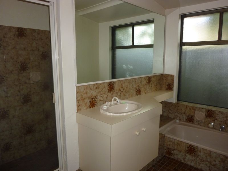 5 Harcourt Place, Bellevue WA 6056