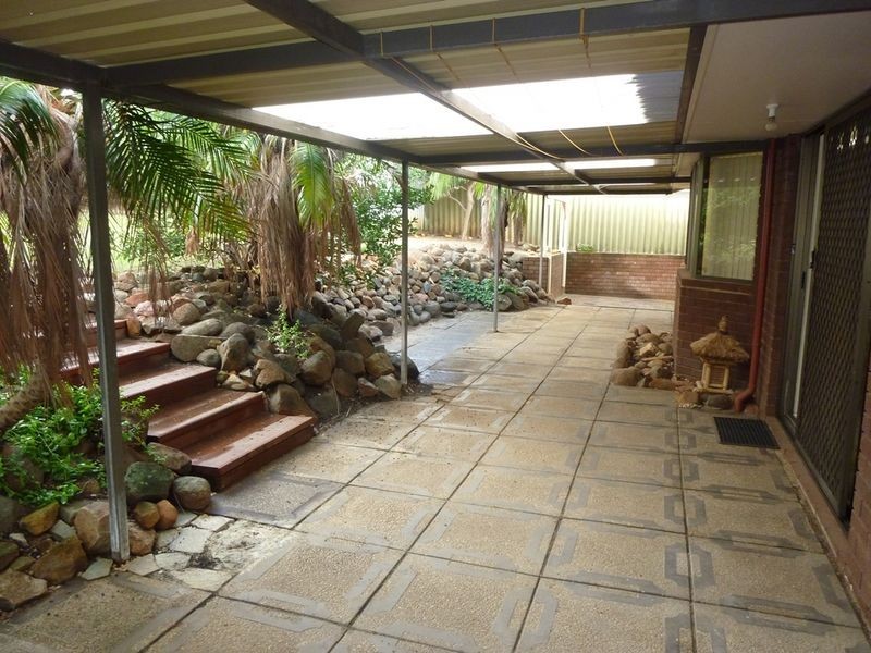 5 Harcourt Place, Bellevue WA 6056